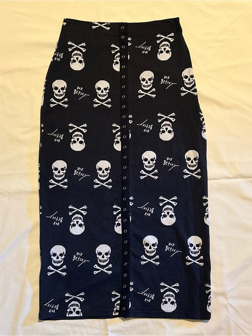 Betsey Johnson Black Skull & Crossbones Pencil Skirt